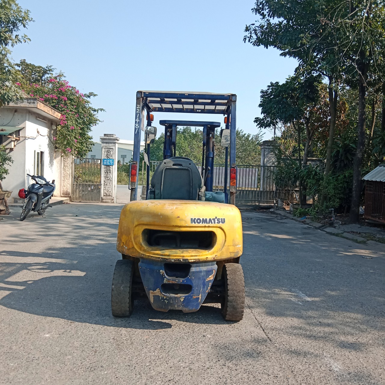 Xe nâng hàng 2 tấn máy dầu