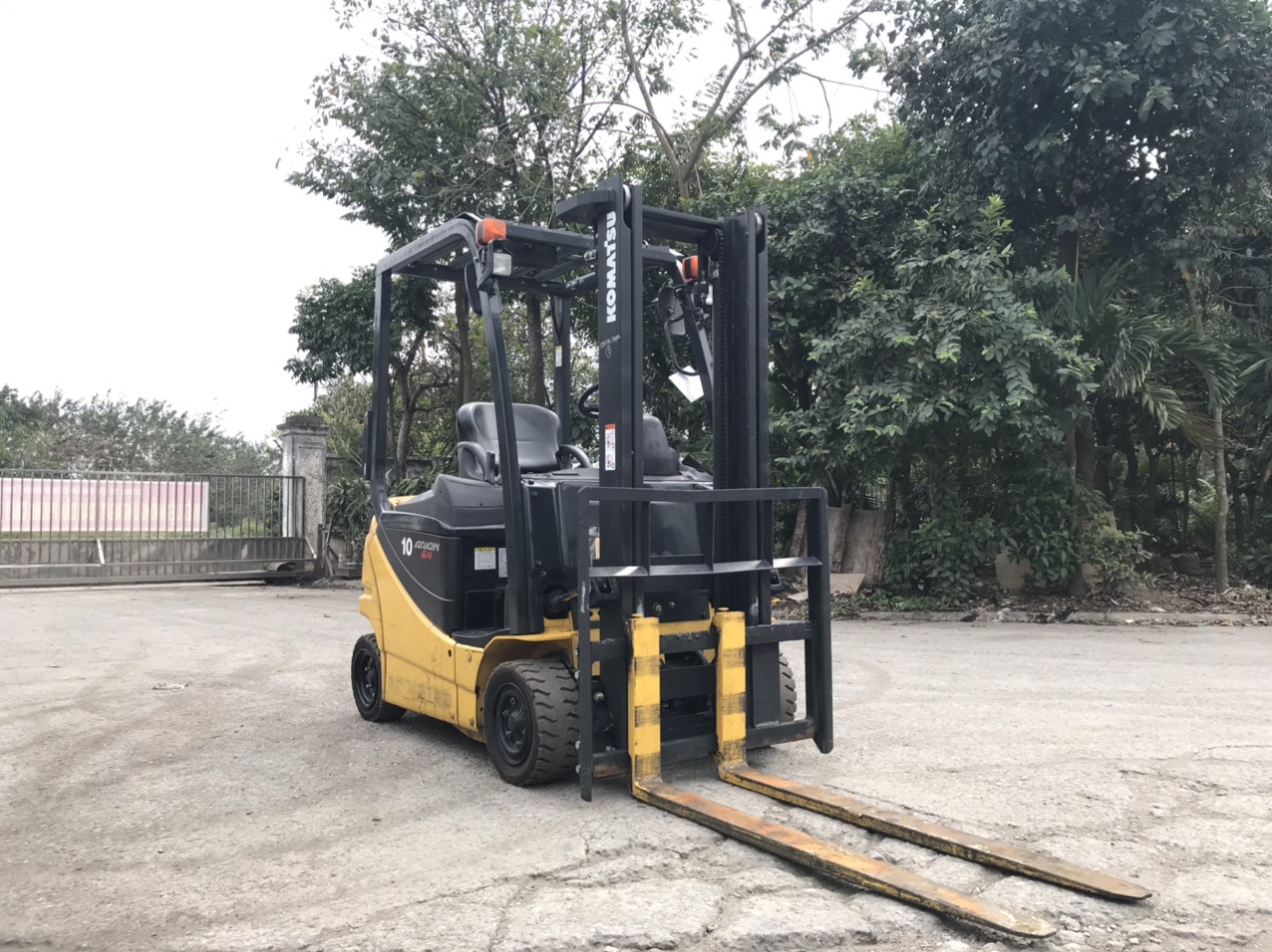 Xe nâng 1 tấn điện