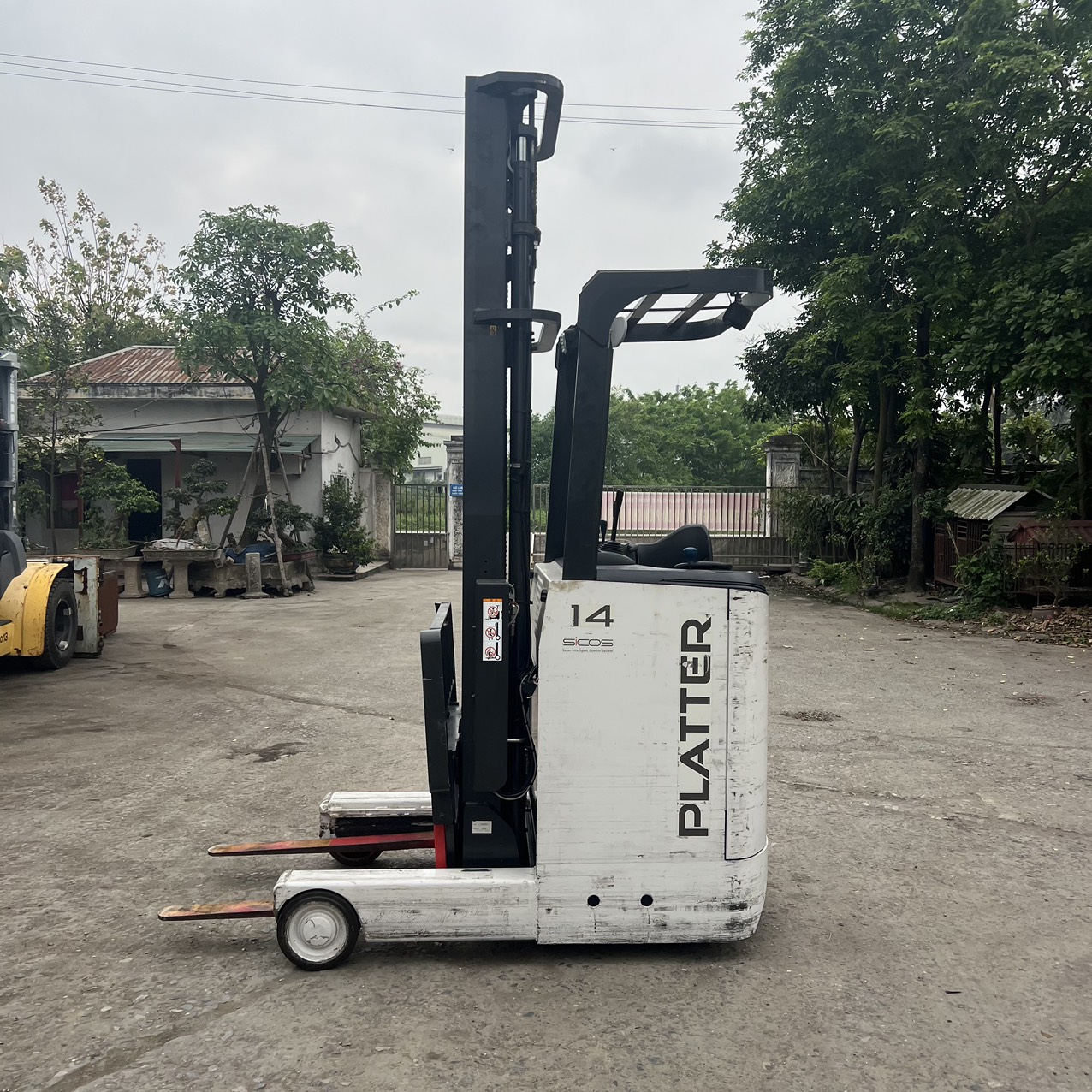 Xe nâng điện Nichiyu đứng lái