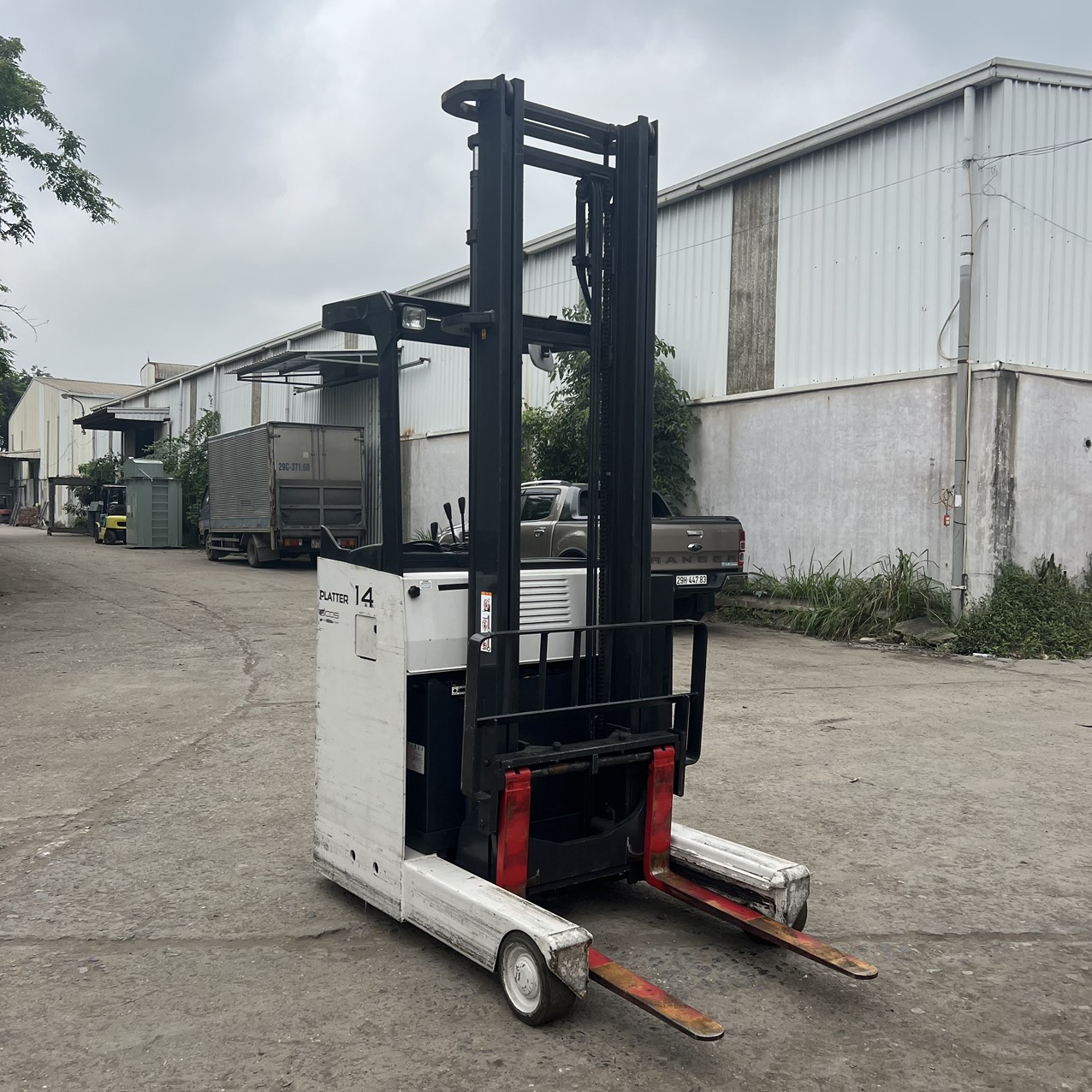 Xe nâng điện đứng lái 1.4 tấn