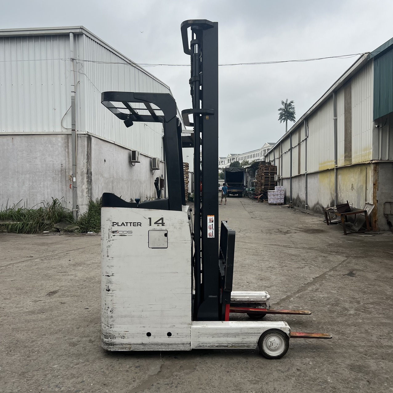 Xe nâng điện đứng lái Nichiyu