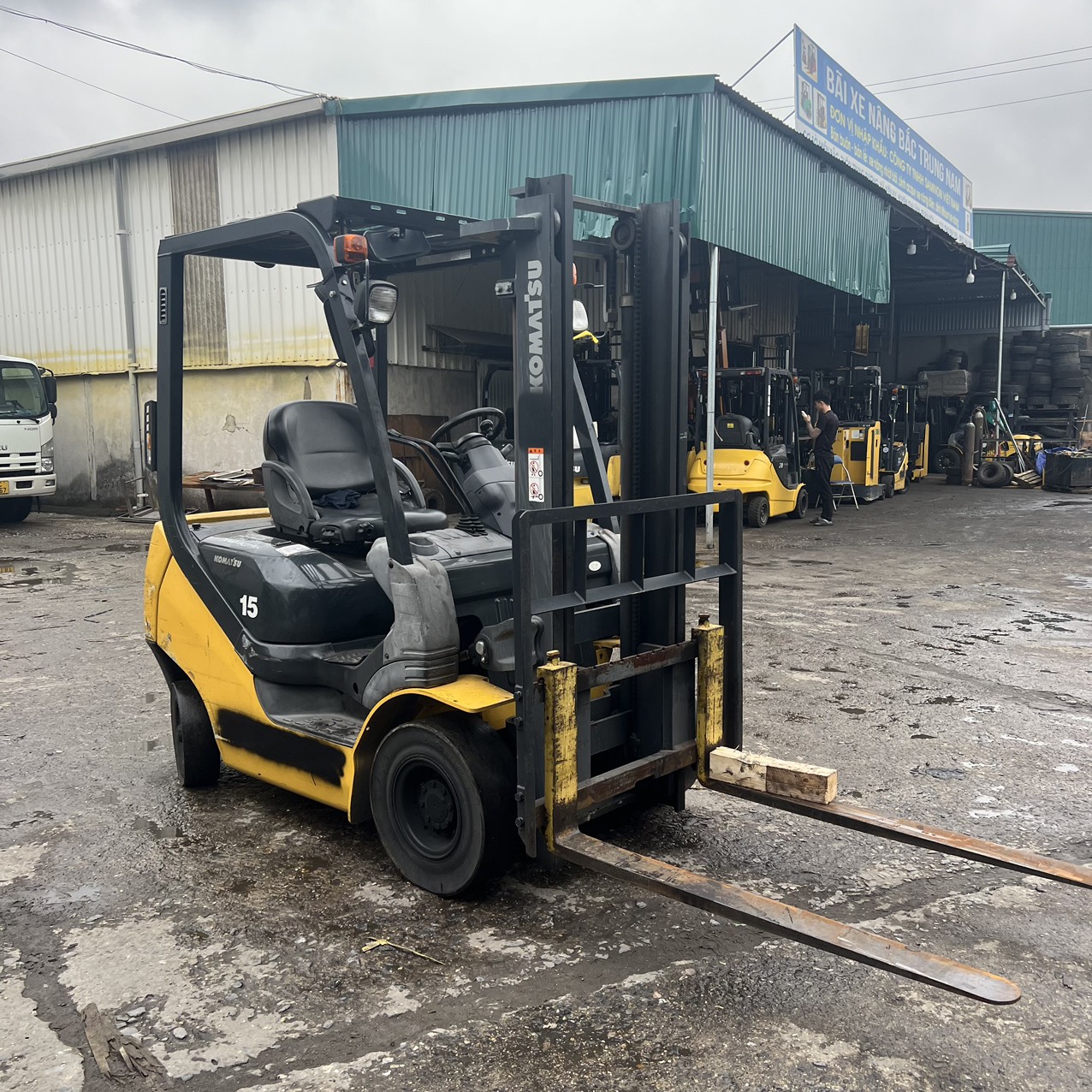 Xe nâng Komatsu 1.5 tấn máy dầu