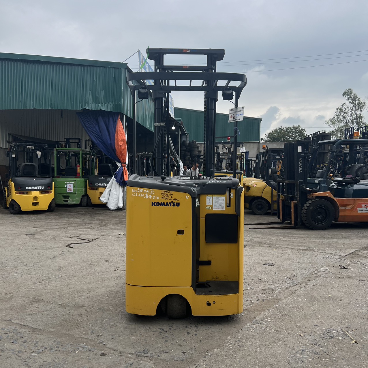 Xe nâng điện Komatsu đứng lái 1.5 tấn
