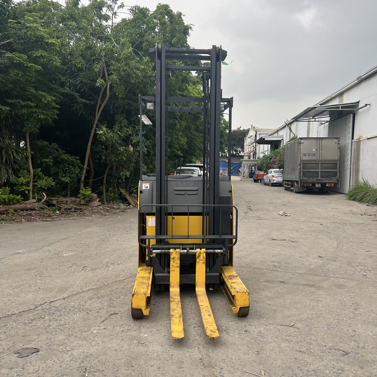 Xe nâng điện đứng lái 1.5 tấn
