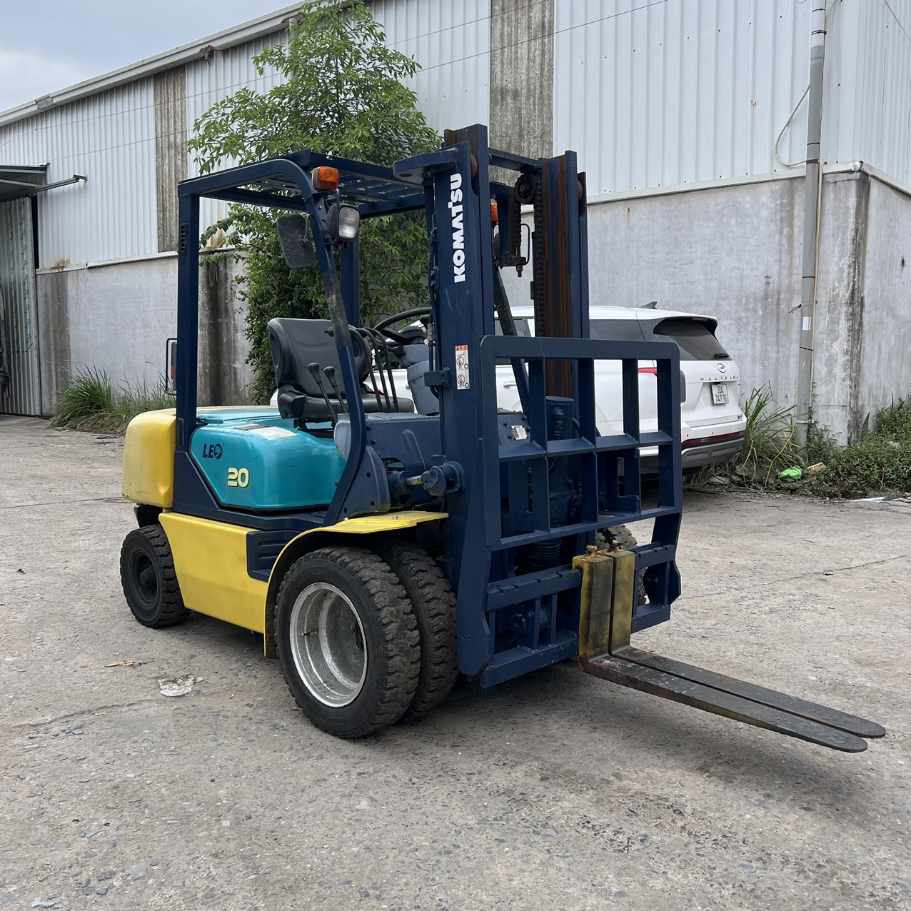 Xe nâng 2 tấn gật gù số sàn