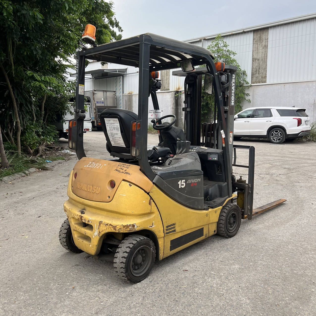 Xe nâng điện 1.5 tấn chui công
