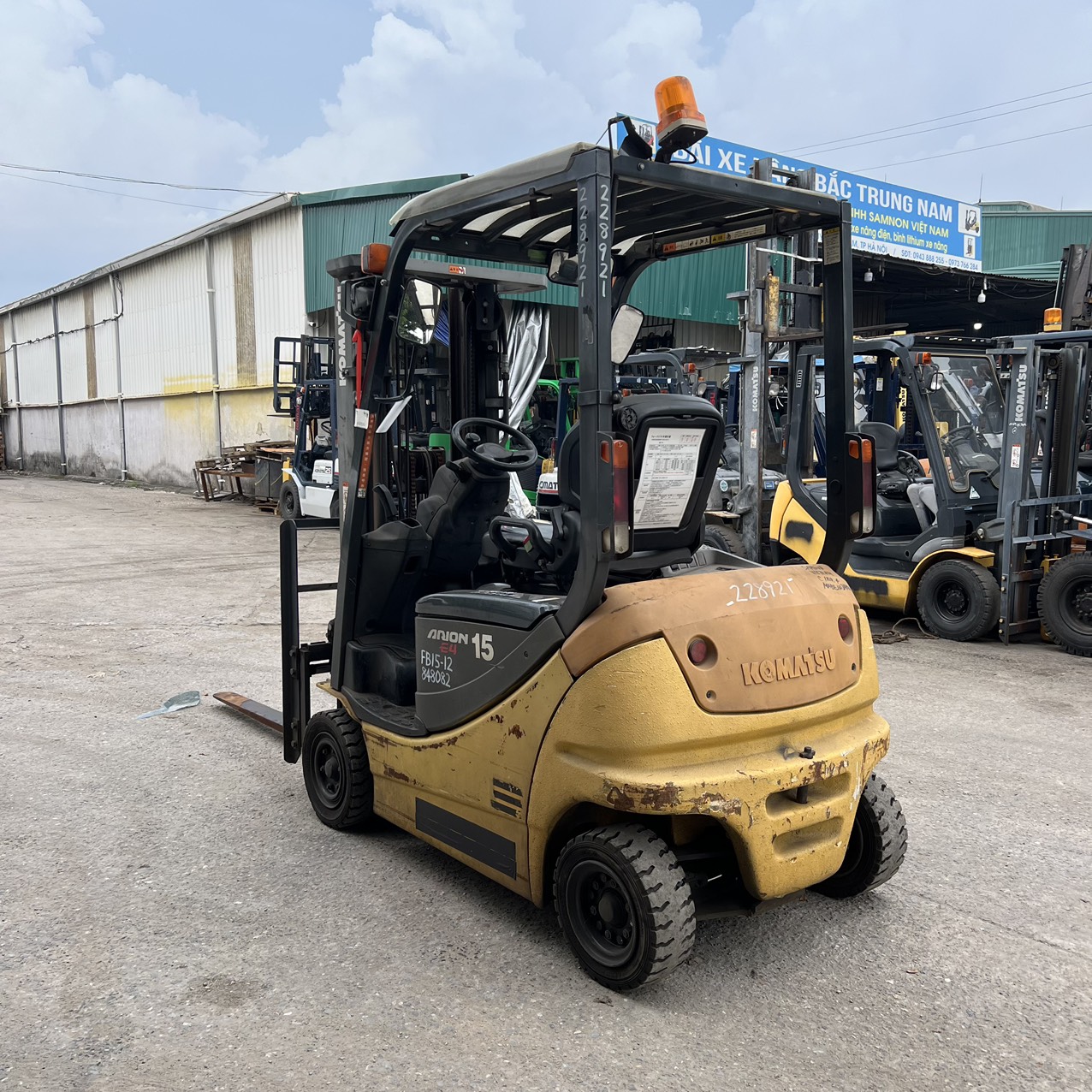 Xe nâng điện cũ 1.5 tấn