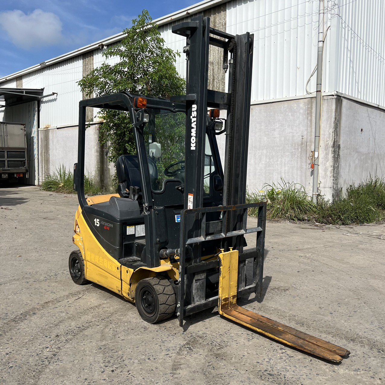 Xe nâng điện 1.5 tấn