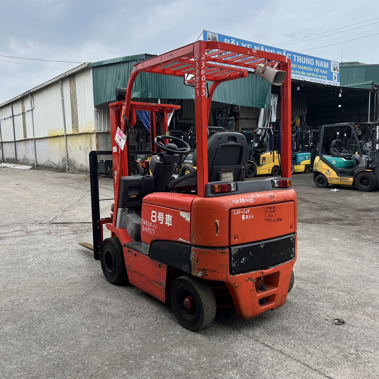 Xe nâng điện chui container 1.5 tấn