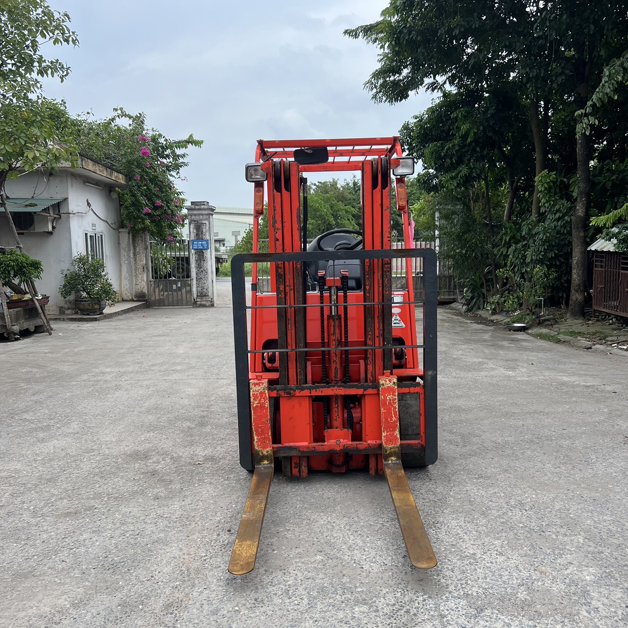 Xe nâng điện cũ 1.5 tấn