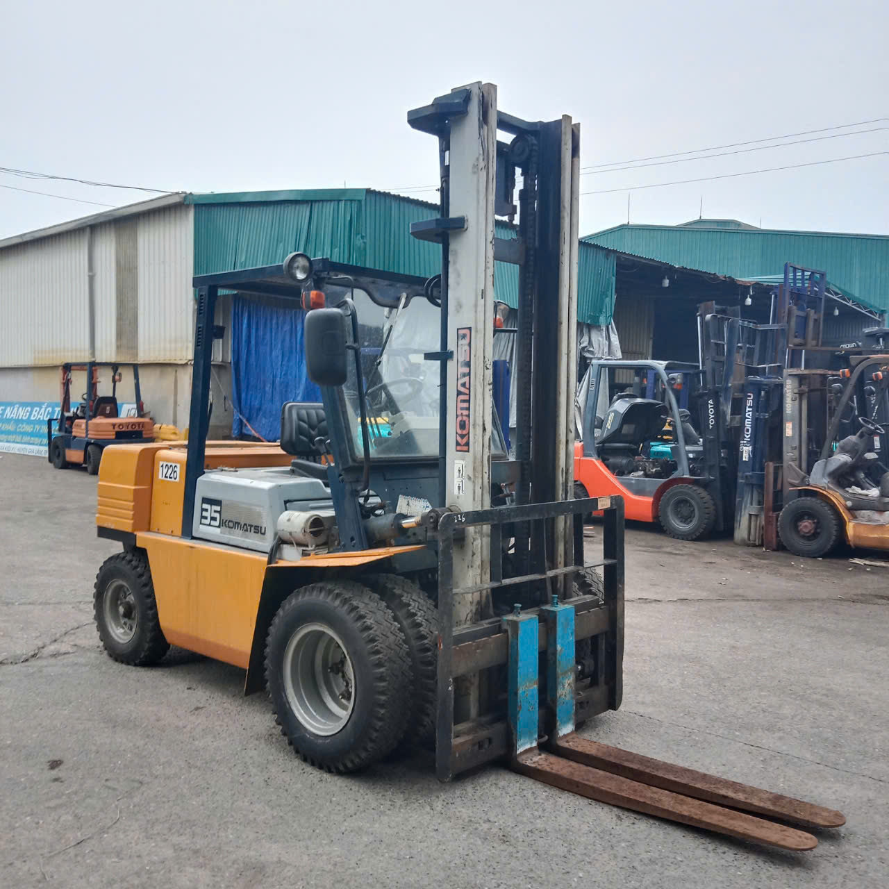 Xe nâng dầu 3.5 tấn cũ