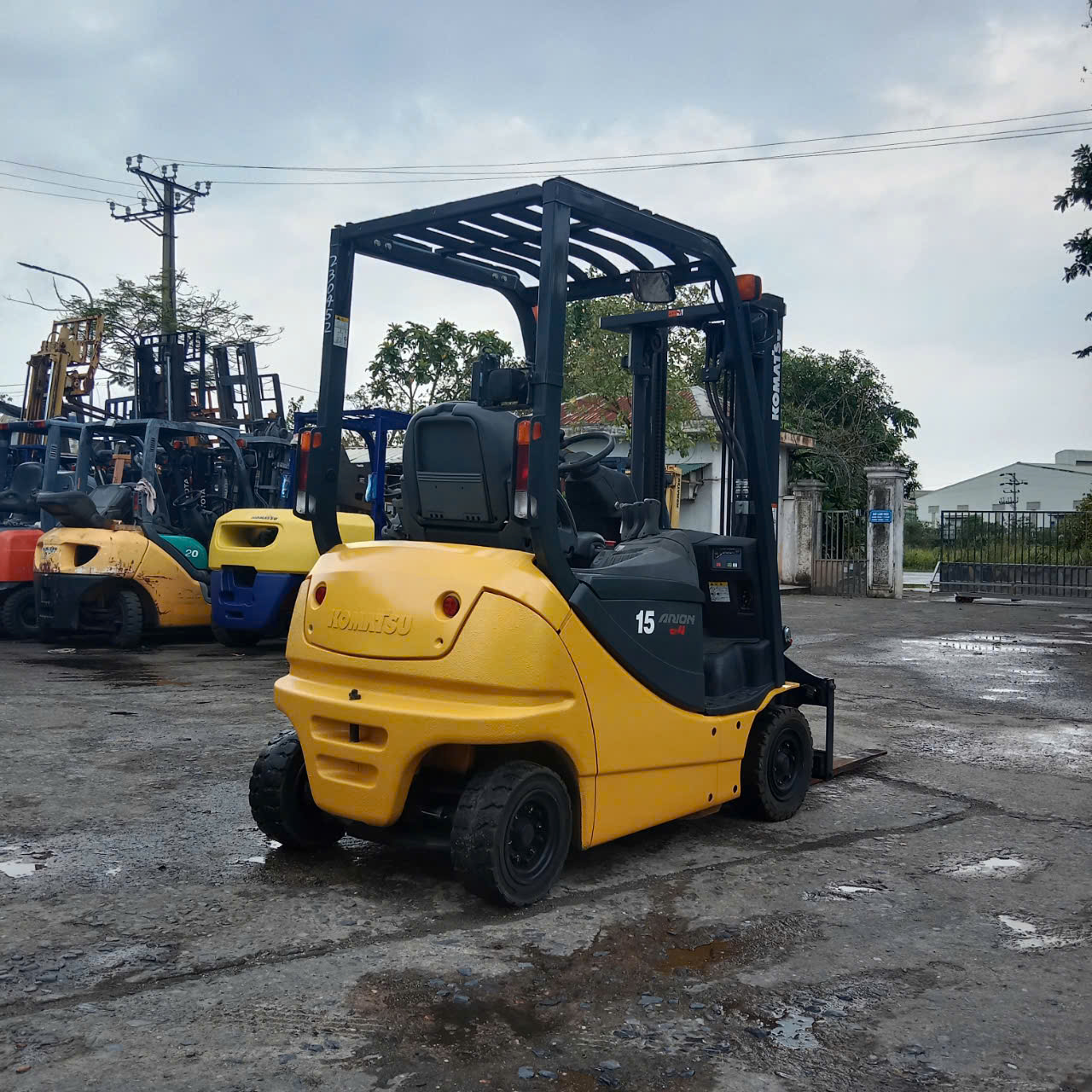 Xe nâng điện bãi 1.5 tấn