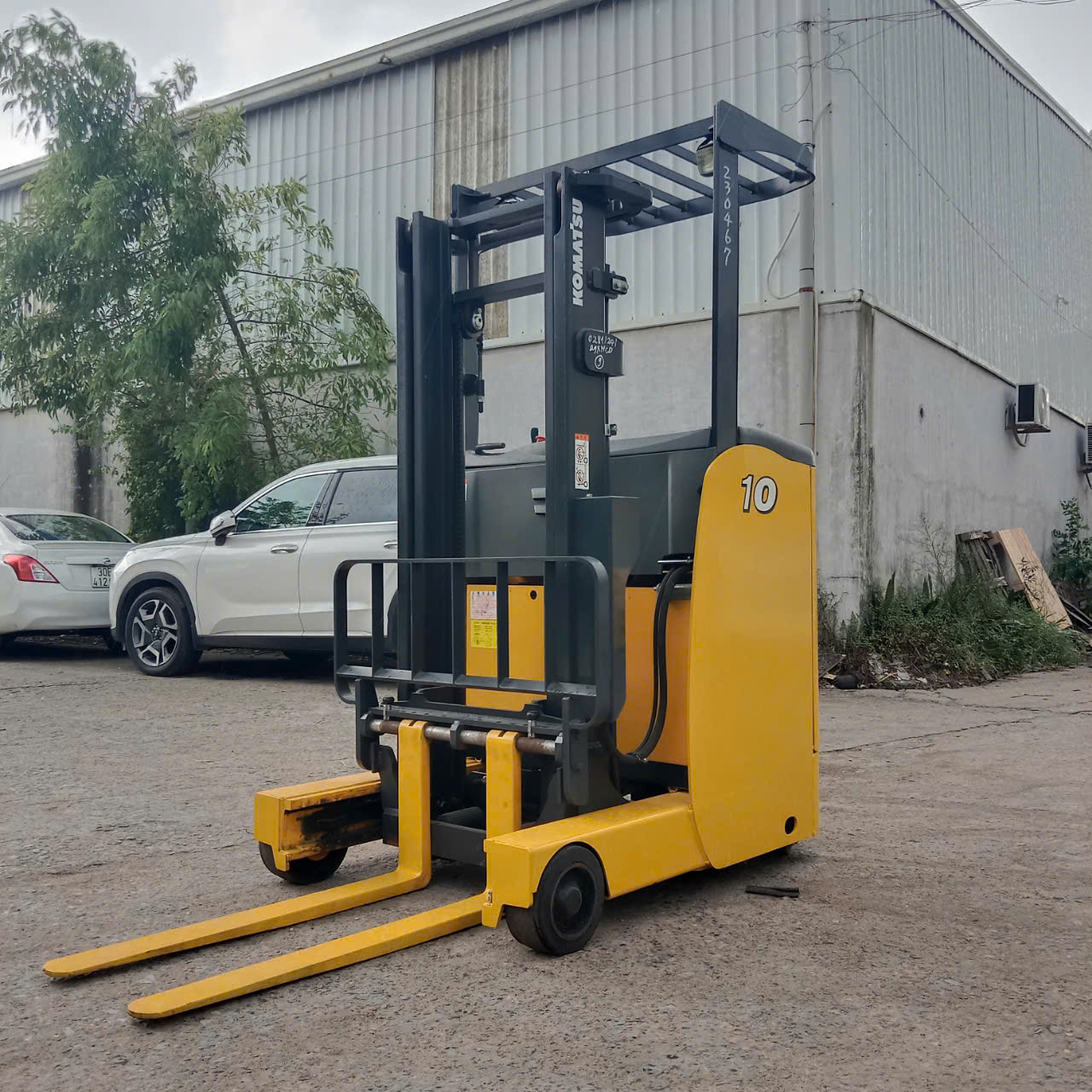 Xe nâng điện cũ đứng lái