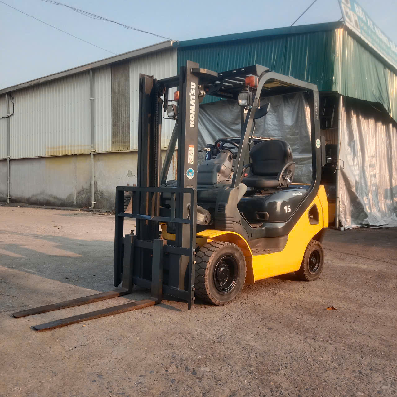 Xe nâng cũ 1.5 tấn xăng