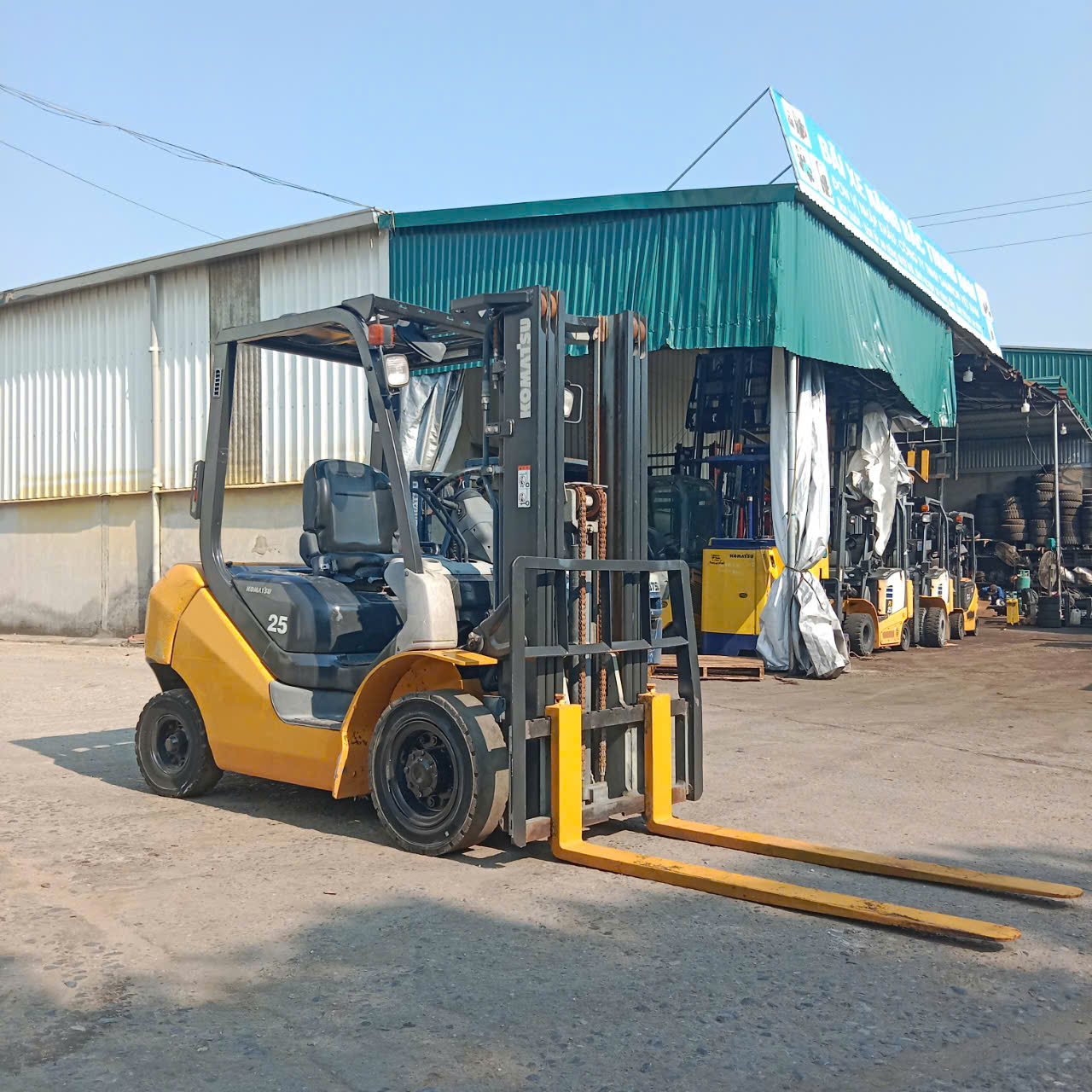 Xe nâng dầu 2.5 tấn Komatsu