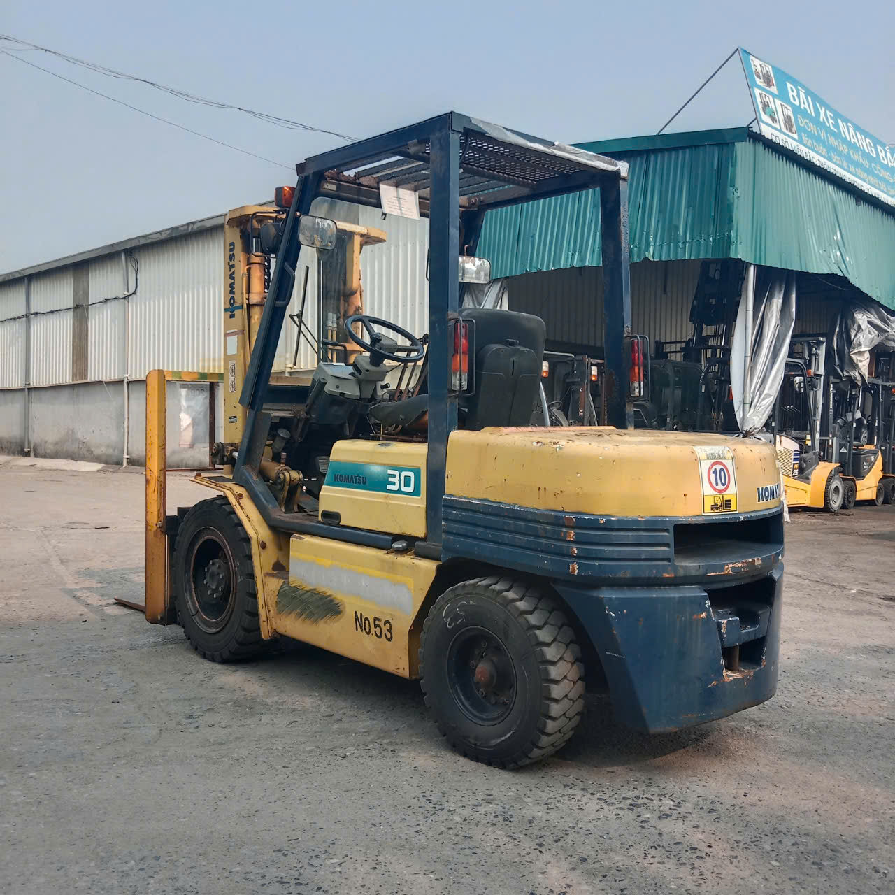 Xe nâng dầu 3 tấn đời -11 Komatsu