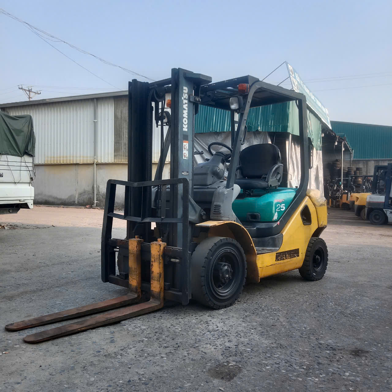 Xe nâng dầu cũ 2.5 tấn