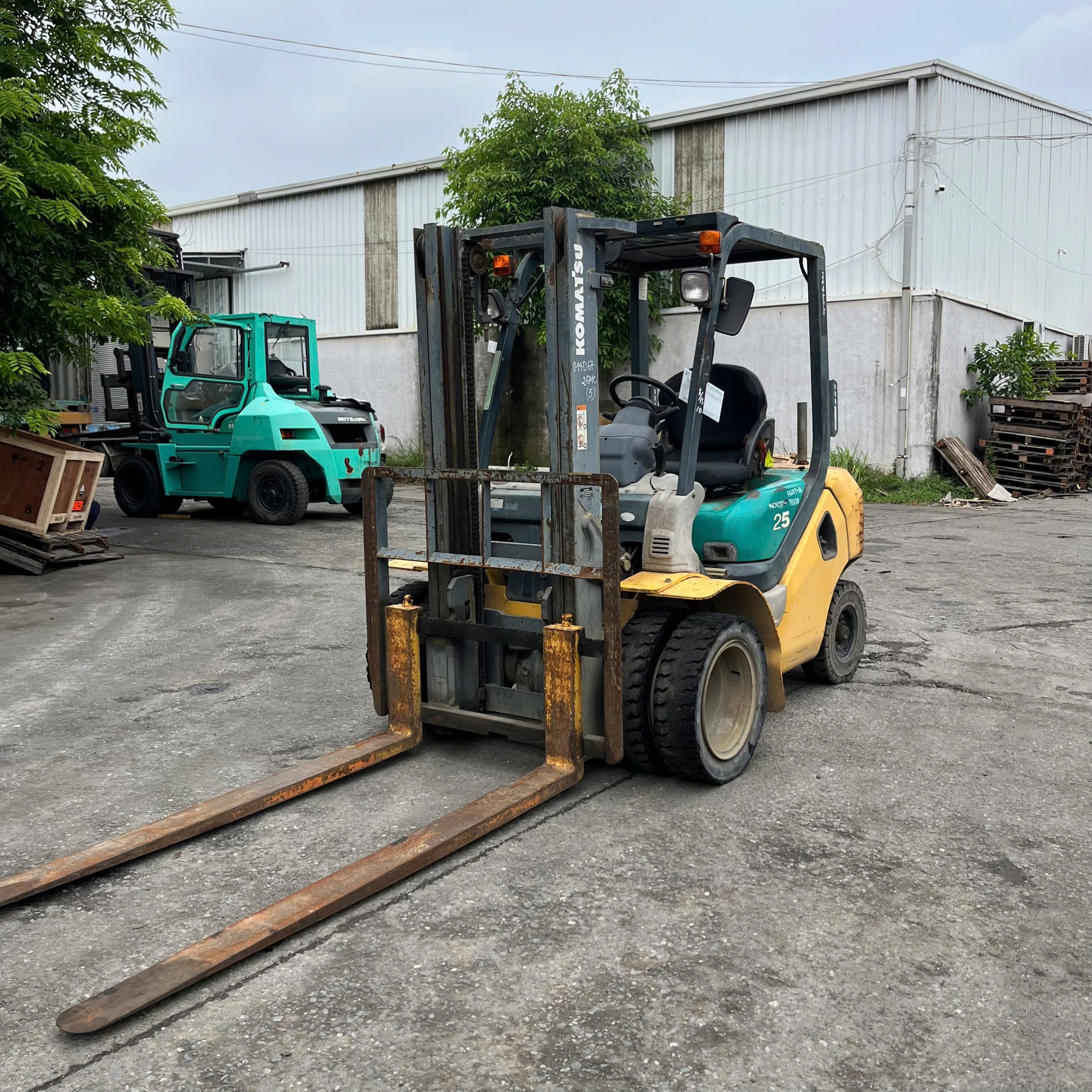 Xe 2.5 tấn Komatsu