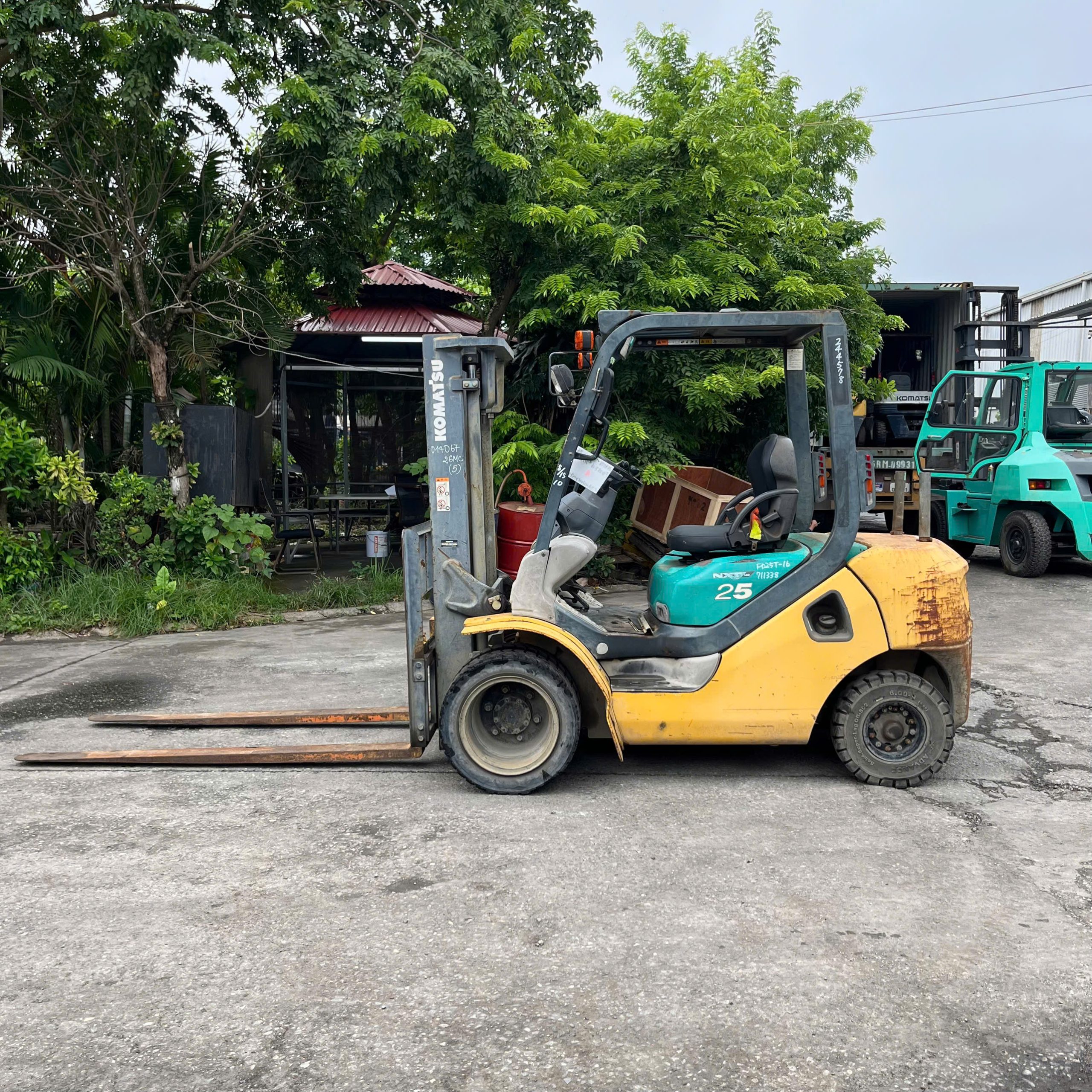 Xe nâng 2.5 tấn cũ