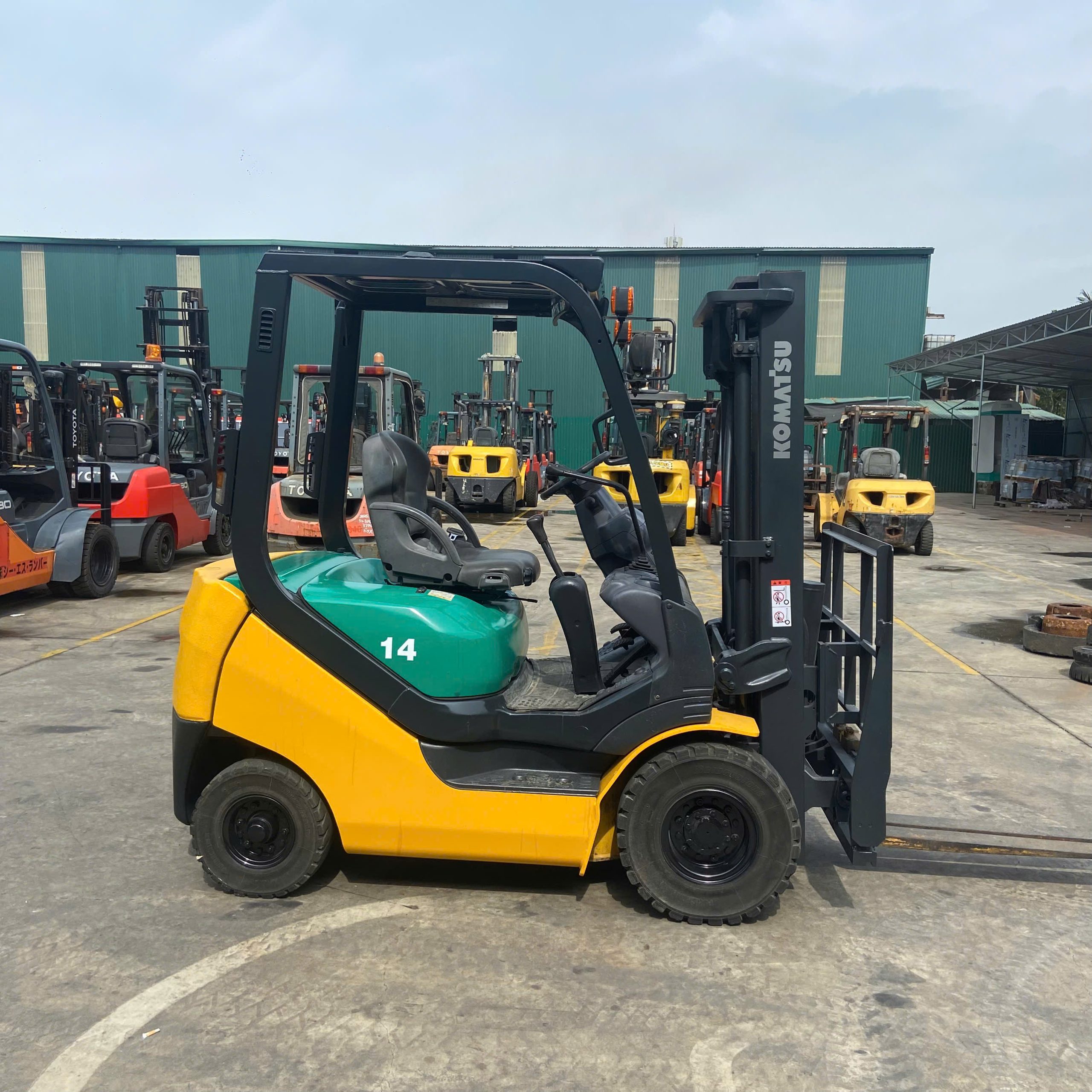 Xe nâng cũ 1.4 tấn