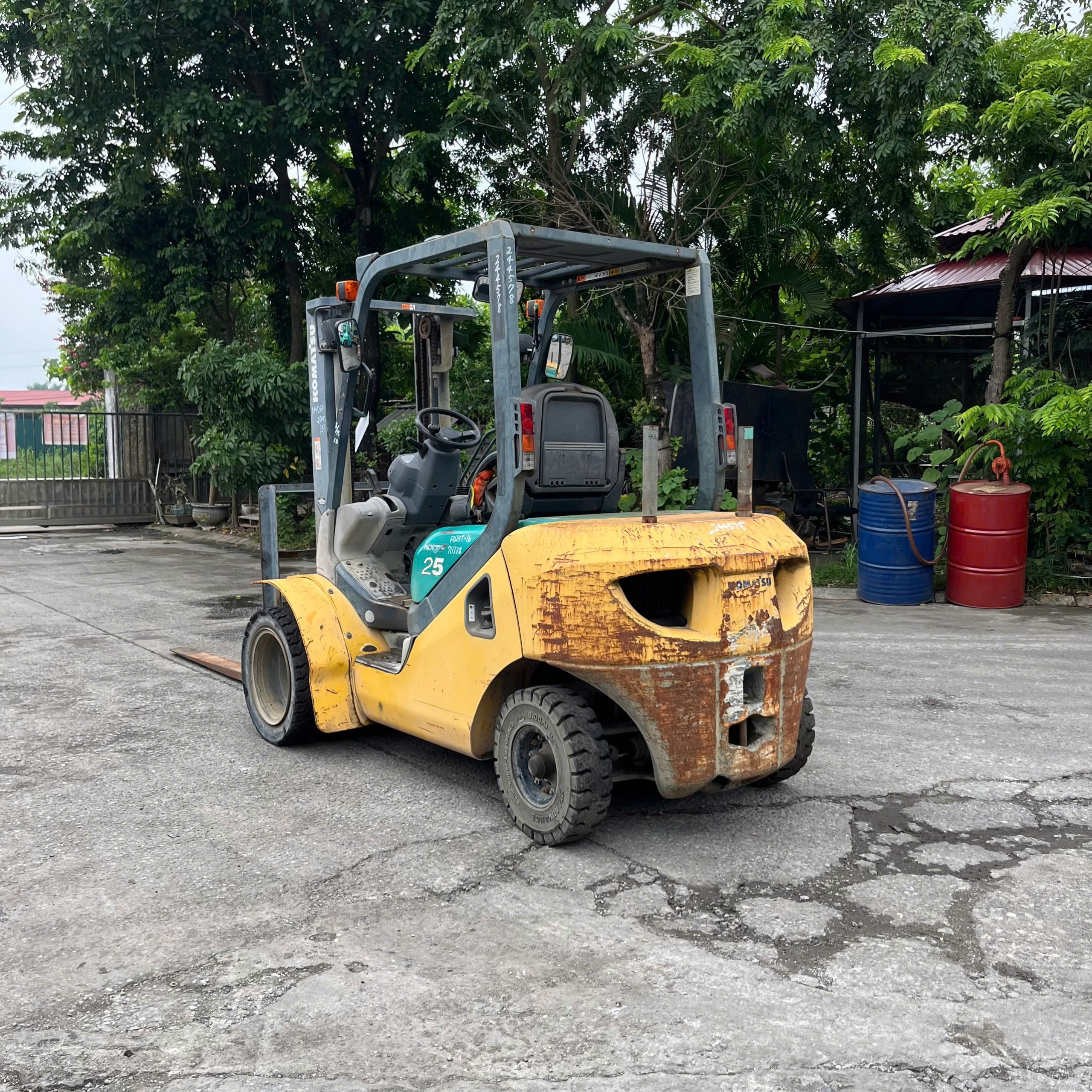 Xe nâng cũ 2.5 tấn