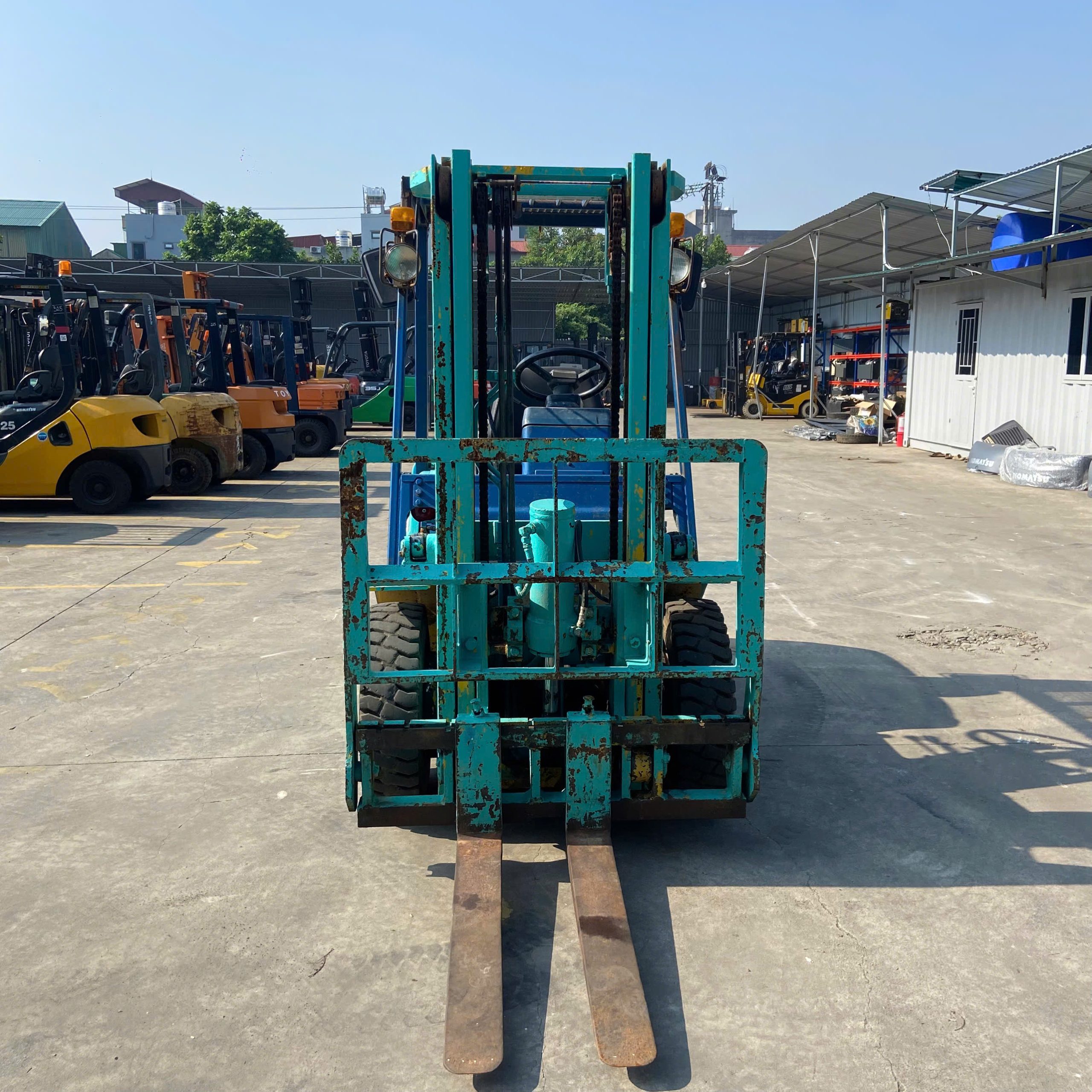 Xe nâng 2 tấn Komatsu cũ