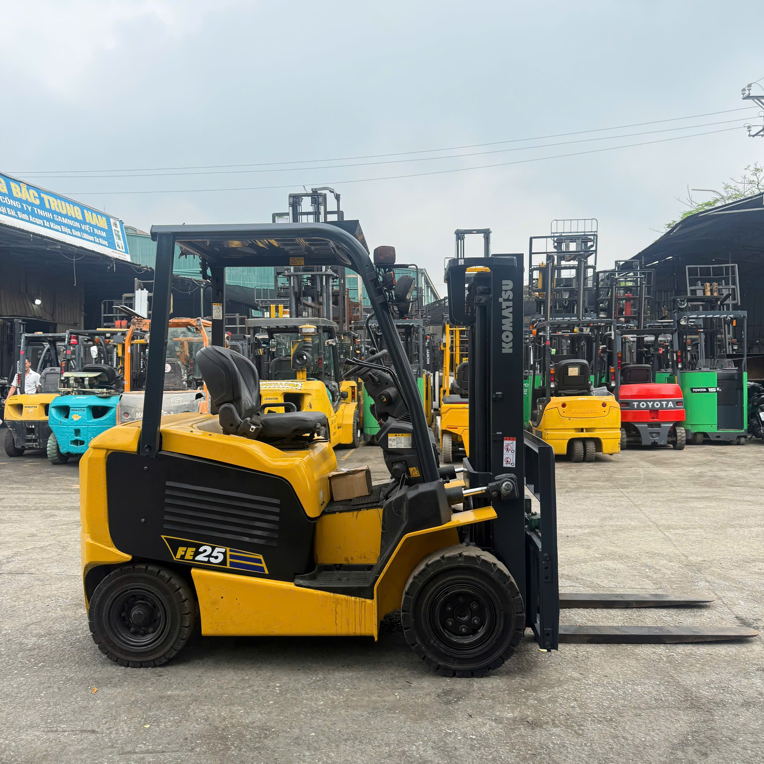 Xe nâng điện Komatsu