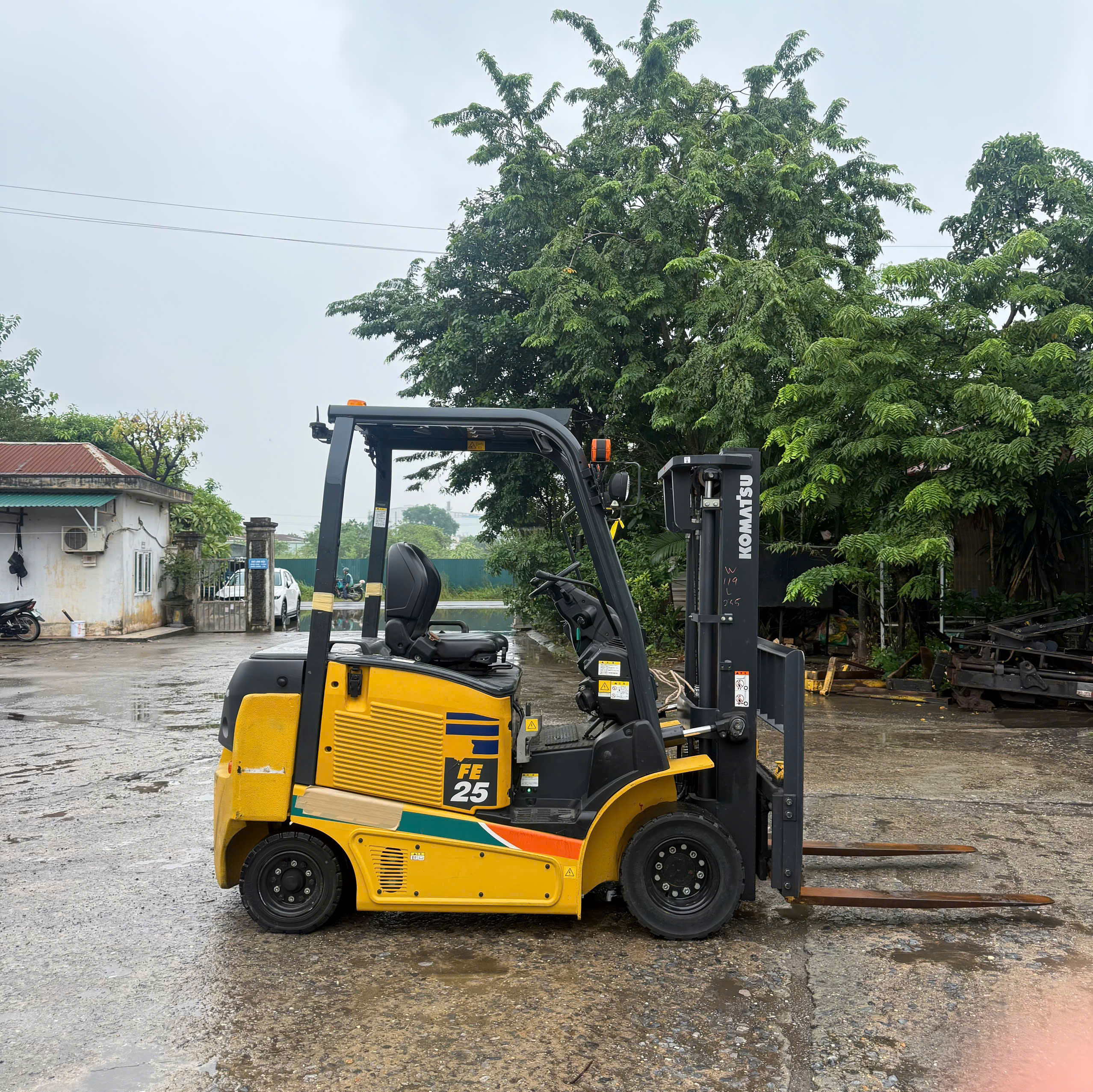 Xe nâng điện Komatsu