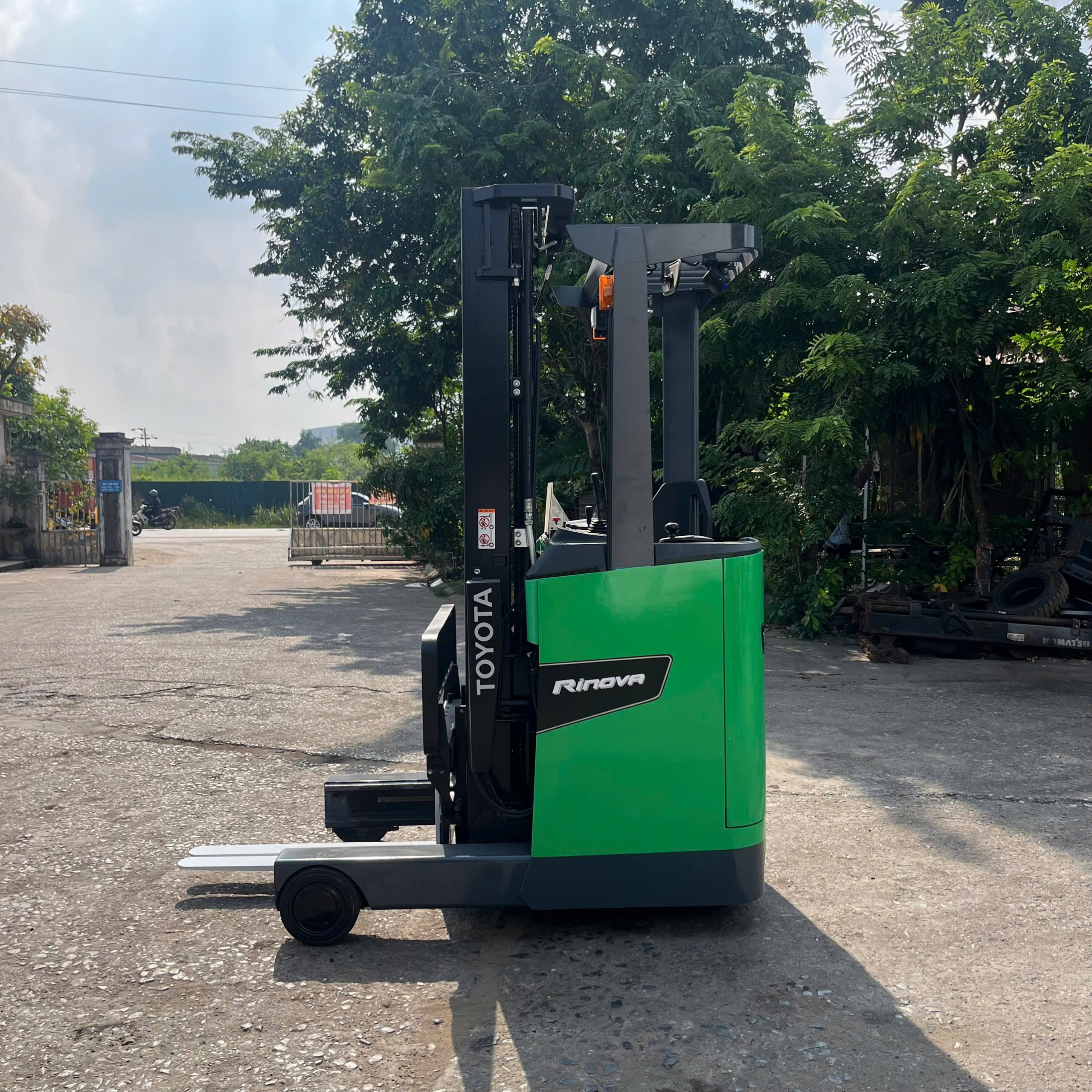 Xe nâng điện Nhật bãi