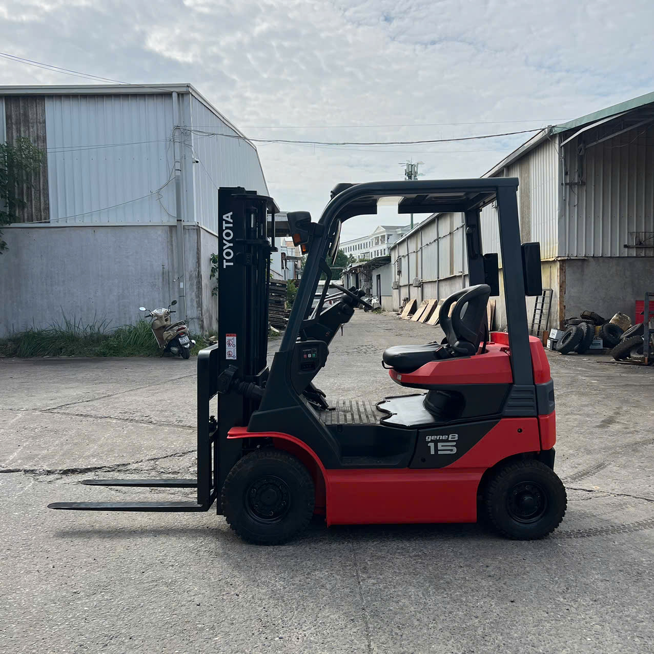Xe nâng điện Nhật bãi