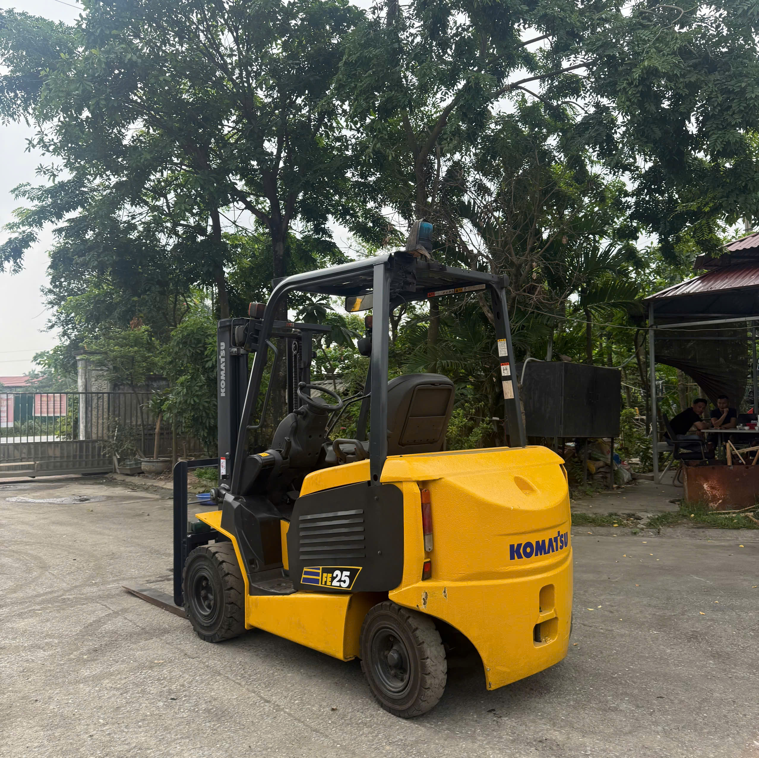 Xe nâng điện cũ
