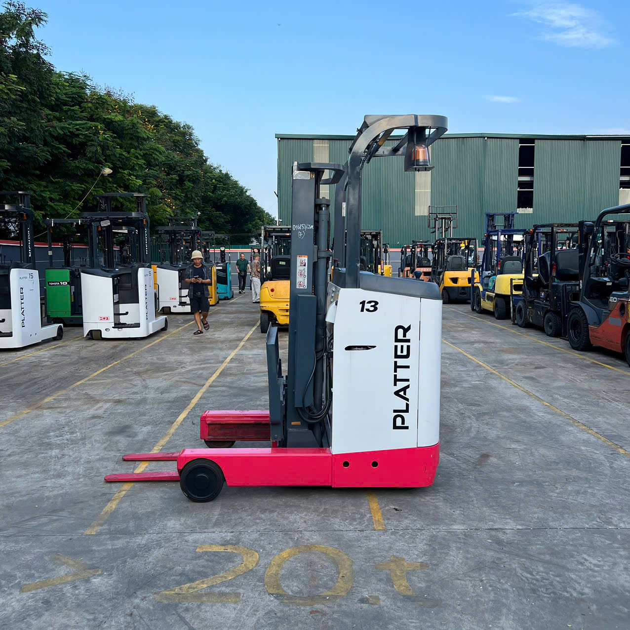 Xe nâng điện đứng lái