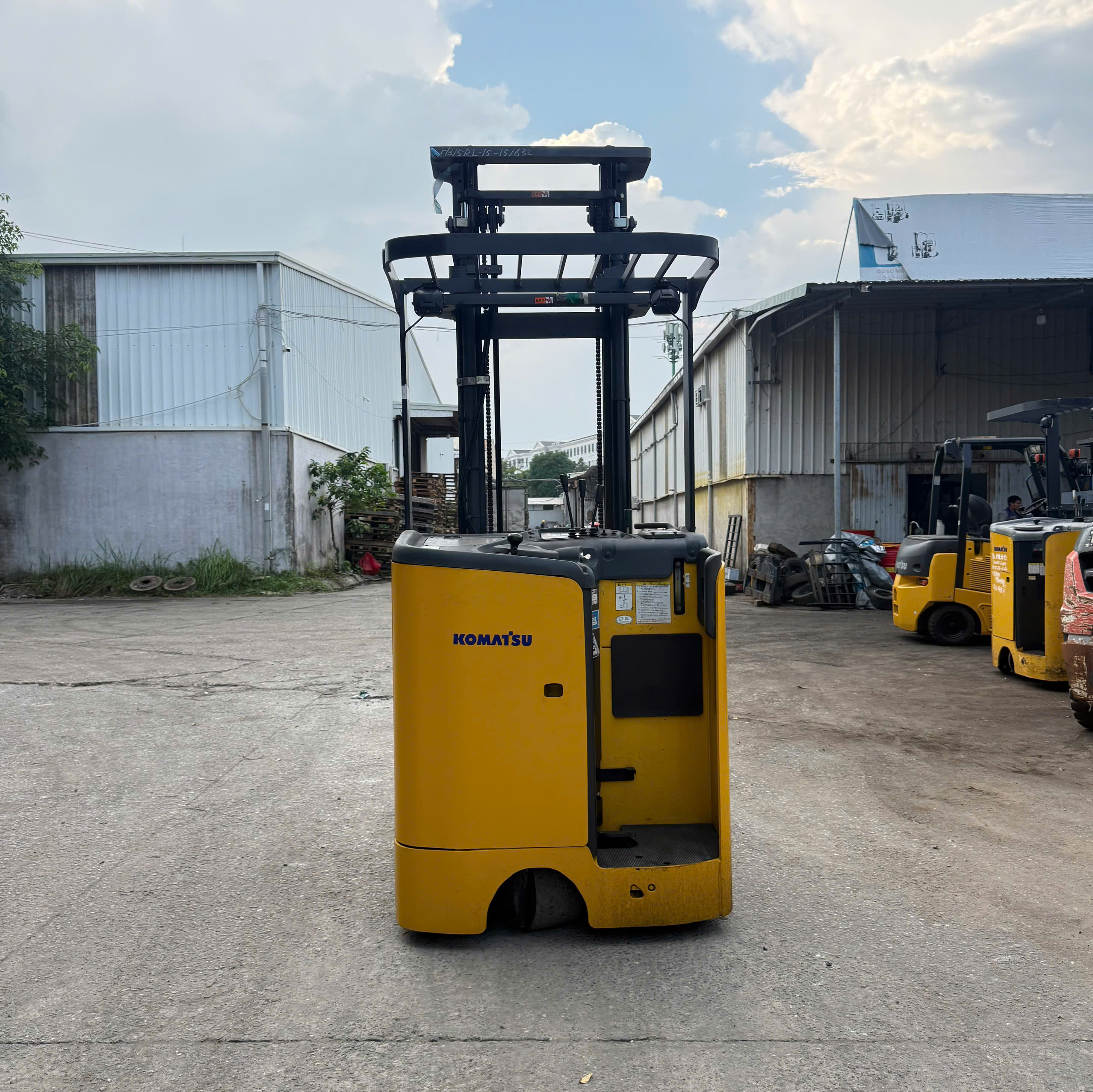 Xe nâng điện Komatsu