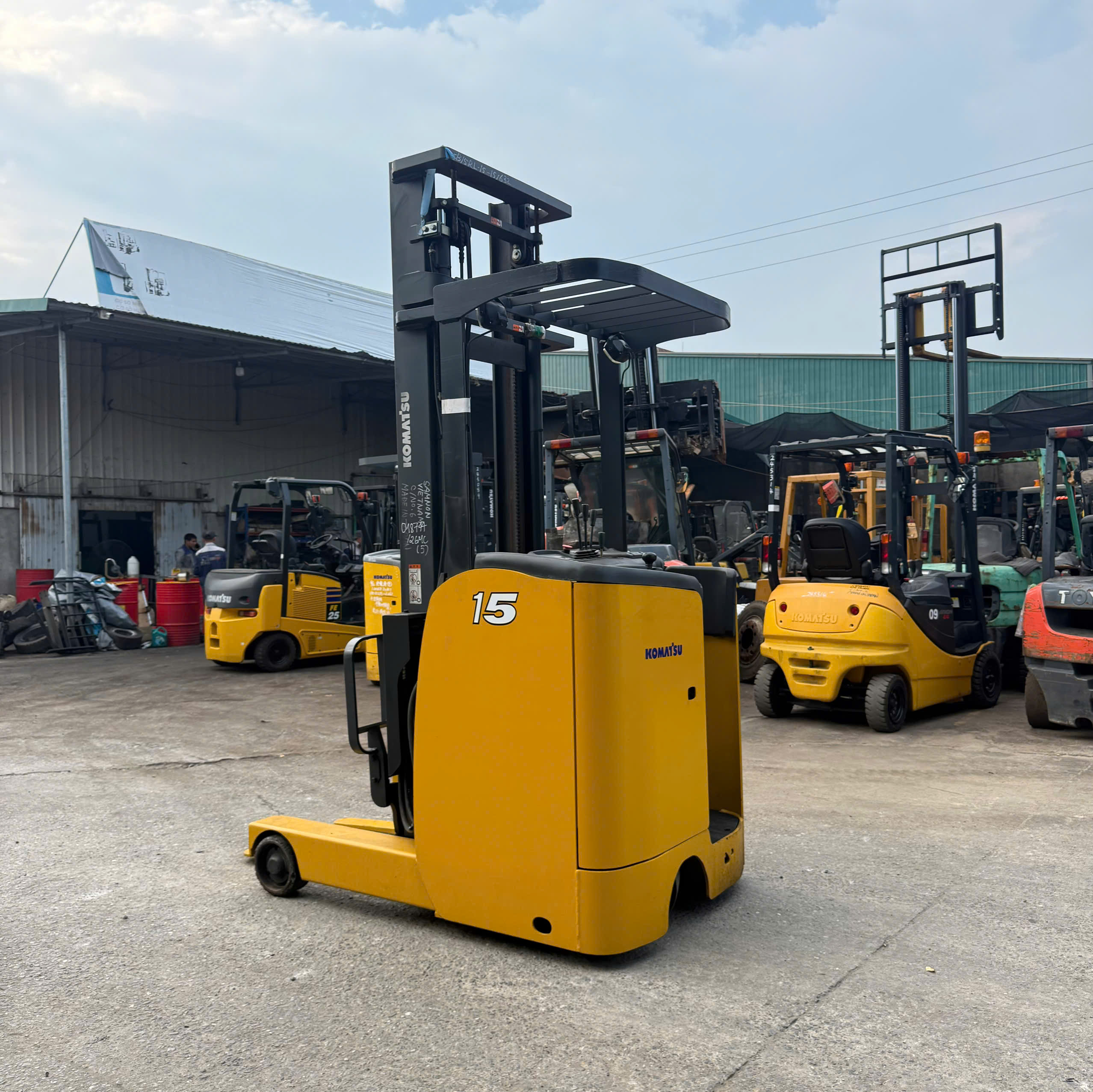Xe nâng điện cũ Komatsyu